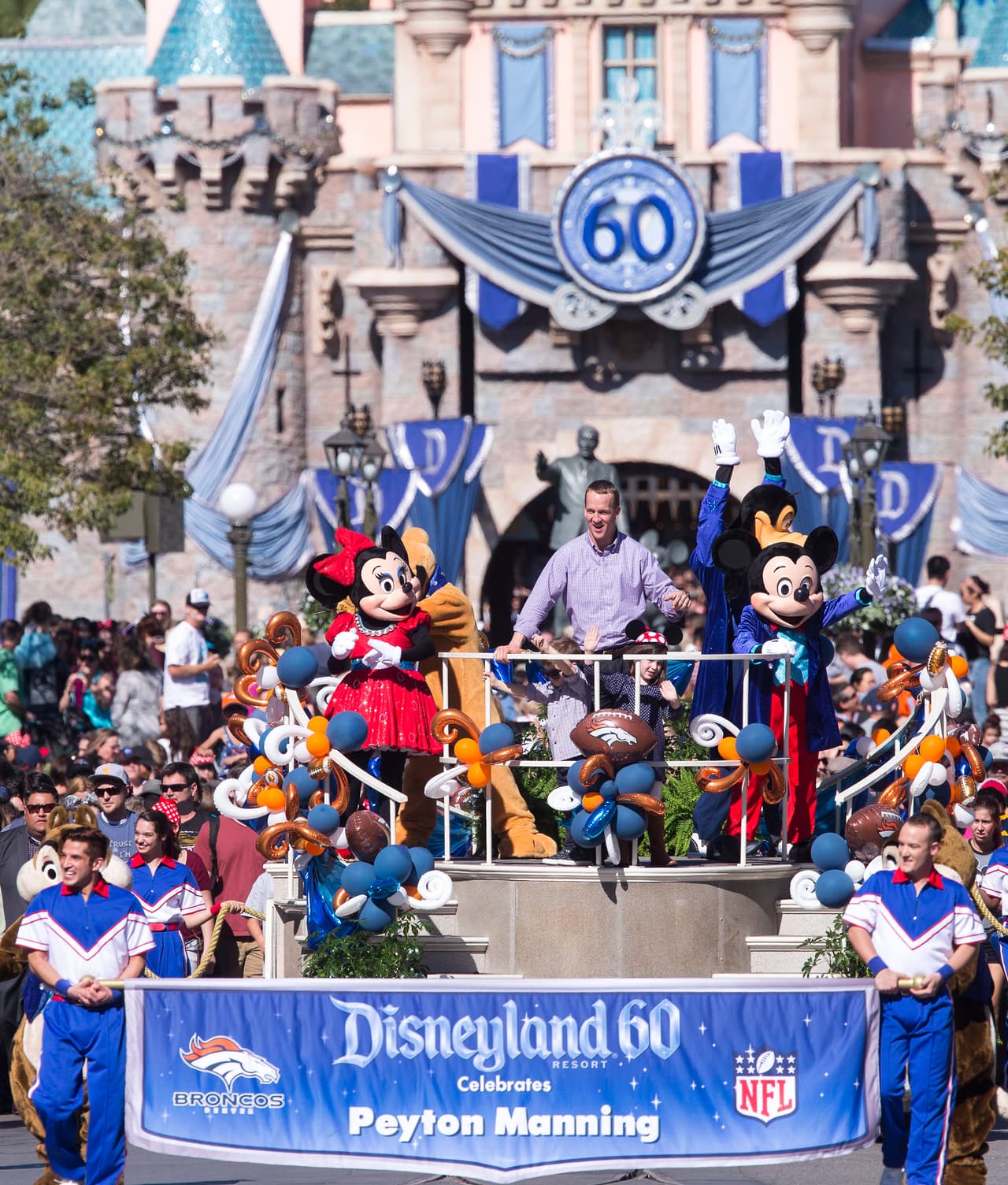 Manning rompió la marca de John Elway, quien a los 38 años ganó el Super Bowl XXXIII en 1998.