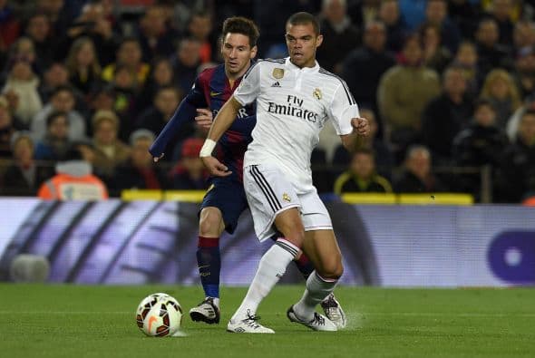 Los primeros minutos fueron de análisis por parte de los dos equipos en los cuales hubo pocas llegadas claras de gol.