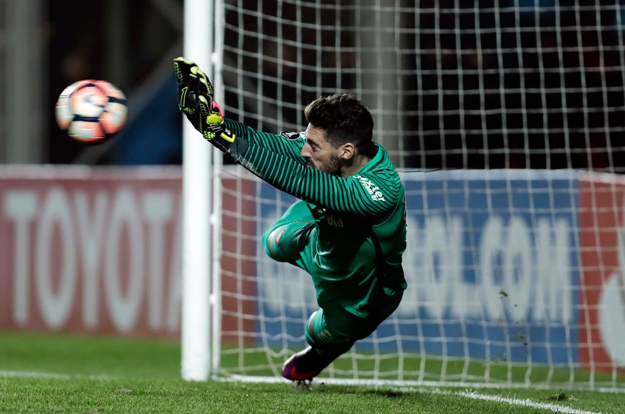 El arquero Nicolás Navarro fue la gran figura y uno de los que se tendrá que tener en cuenta en lo que viene en las definicieones desde el punto blanco.