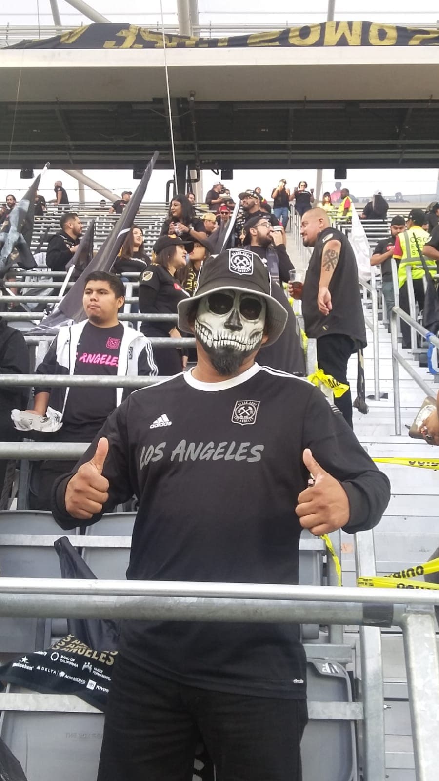 La afición de Los ángeles confía en que su equipo llegue a la MLS Cup, así se vive el encuentro previo al choque con el Sounders.