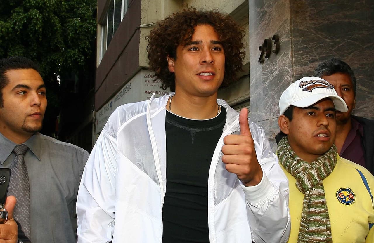 Los crespos de Ochoa son una caracterìstica de su imagen que ha hecho que muchos lo hayan asemejado al cantante español David Bisbal.