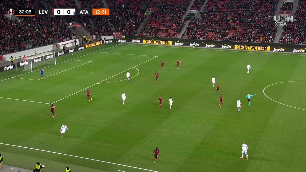 ¡TIRO ATAJADO! disparo por Ruslan Malinovskyi.