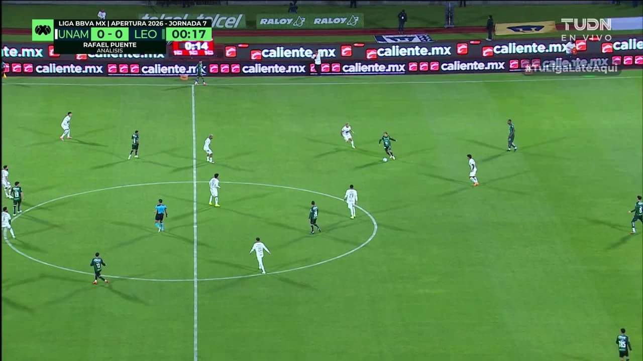 Arranca el partido y la pelota está en juego.