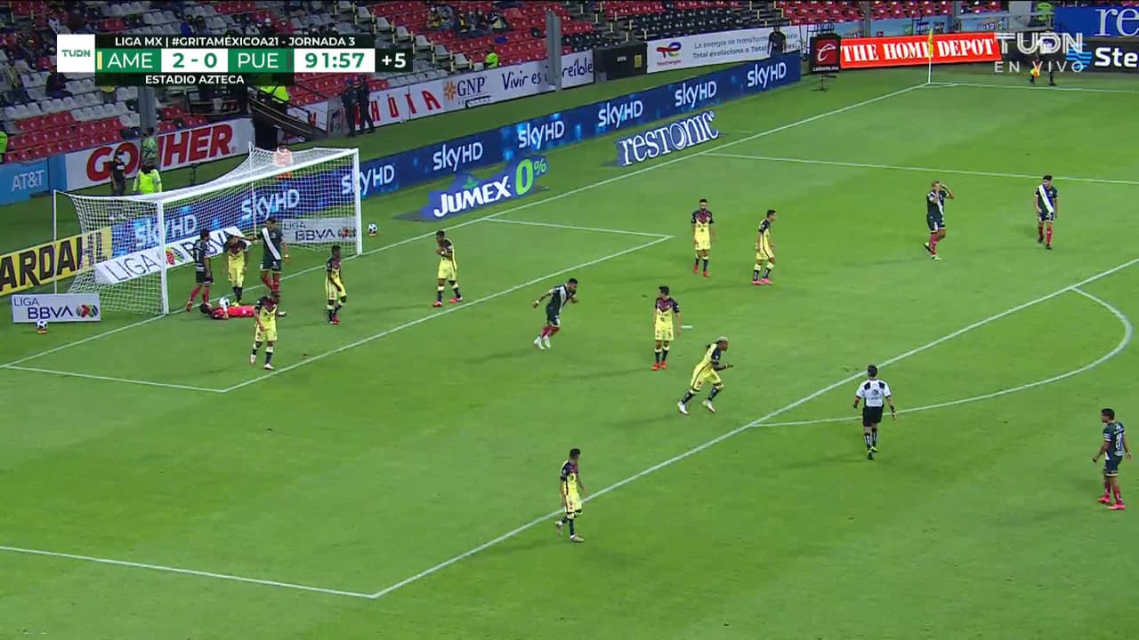 ¡TIRO ATAJADO! disparo por Juan Pablo Segovia.