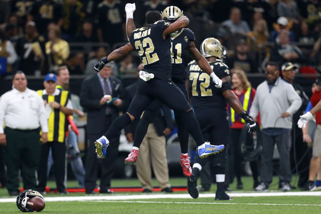 Mark Ingram celebra tras anotar un touchdown en acarreo de 1 yarda restando 2;57 en el primer cuarto para que los Saints tomaran ventaja de 7-3 en el Mercedes Benz Superdome.
