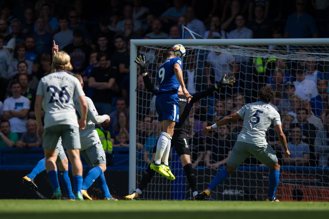 Morata también es un experto rematador de cabeza, lo cual es una herramienta indispensable en el fútbol europeo.
