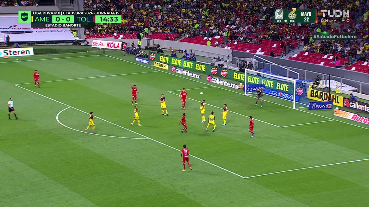 ¡TIRO ATAJADO! disparo por Nicolás Castro.