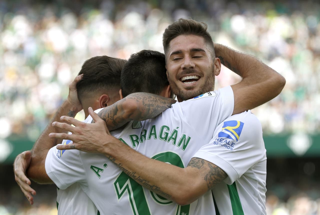 Con el mexicano Andrés Guardado como titular y todo el partido, Betis se impuso de local 2-0 contra Alavés y se metió en la zona en la Liga de España para pelear por un cupo a torneos continentales.