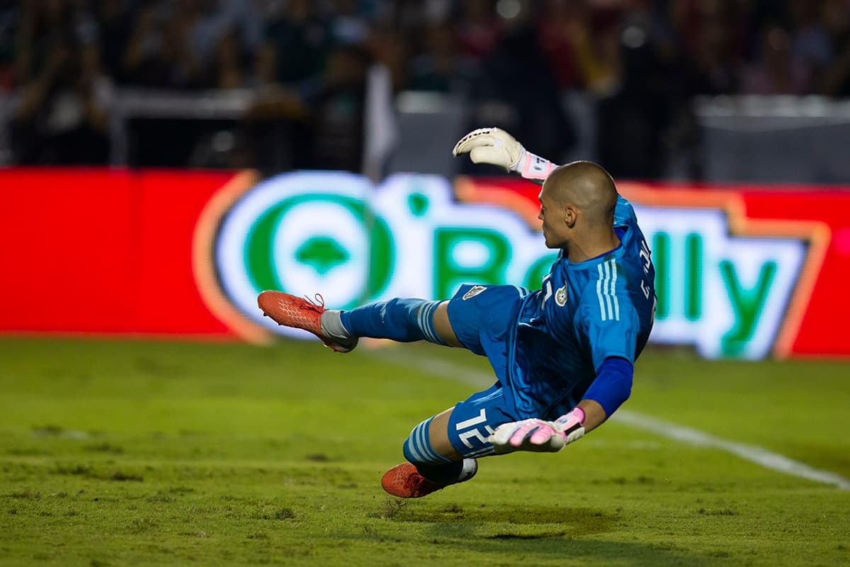 El cobro del experimentado centrocampista internacional costarricense fue tan bueno que engañó a Manuel Lajud, portero del Tricolor, pateándolo al lado opuesto al que se tendió.