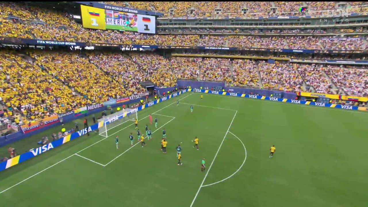 ¡GOL!  anota para Ecuador. Gonzalo Plata