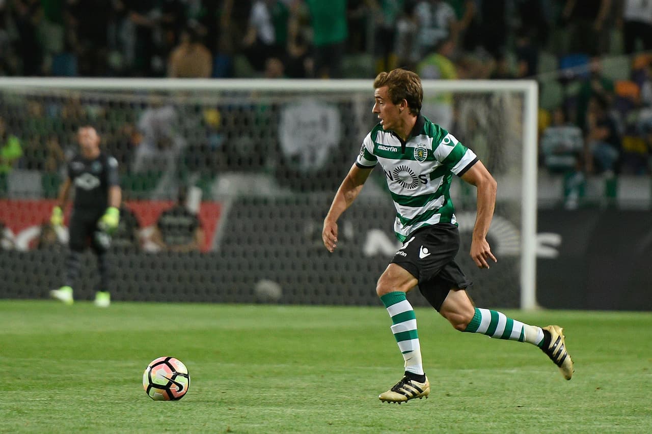 Sporting de Lisboa aparece de noveno en la lista con una inversión de 50.52 millones de euroes y un valor de 183.80 millones de euros,
<b>una diferencia de 133.28 millones de euros.</b>