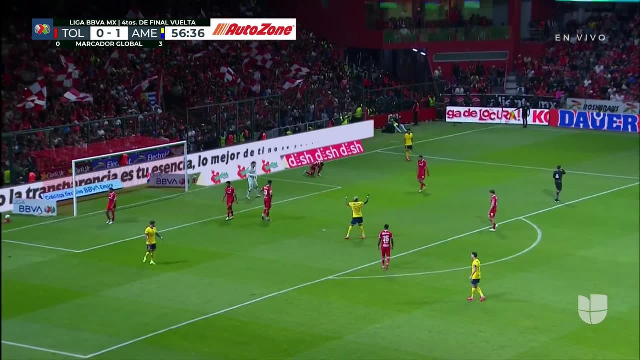 ¡TIRO ATAJADO! disparo por Álvaro Fidalgo.