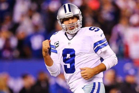 Tony Romo es el latino que destacó durante la jornada 12 de la NFL por llevar a los Dallas Cowboys a una victoria ante los NY Giants 31-28, al lograr 275 yardas en 18 pases y cuatro pases de TD. Checa las mejores imágenes del QB ante los Giants.