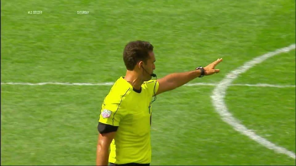 Se acabó. El árbitro da por terminado el partido.