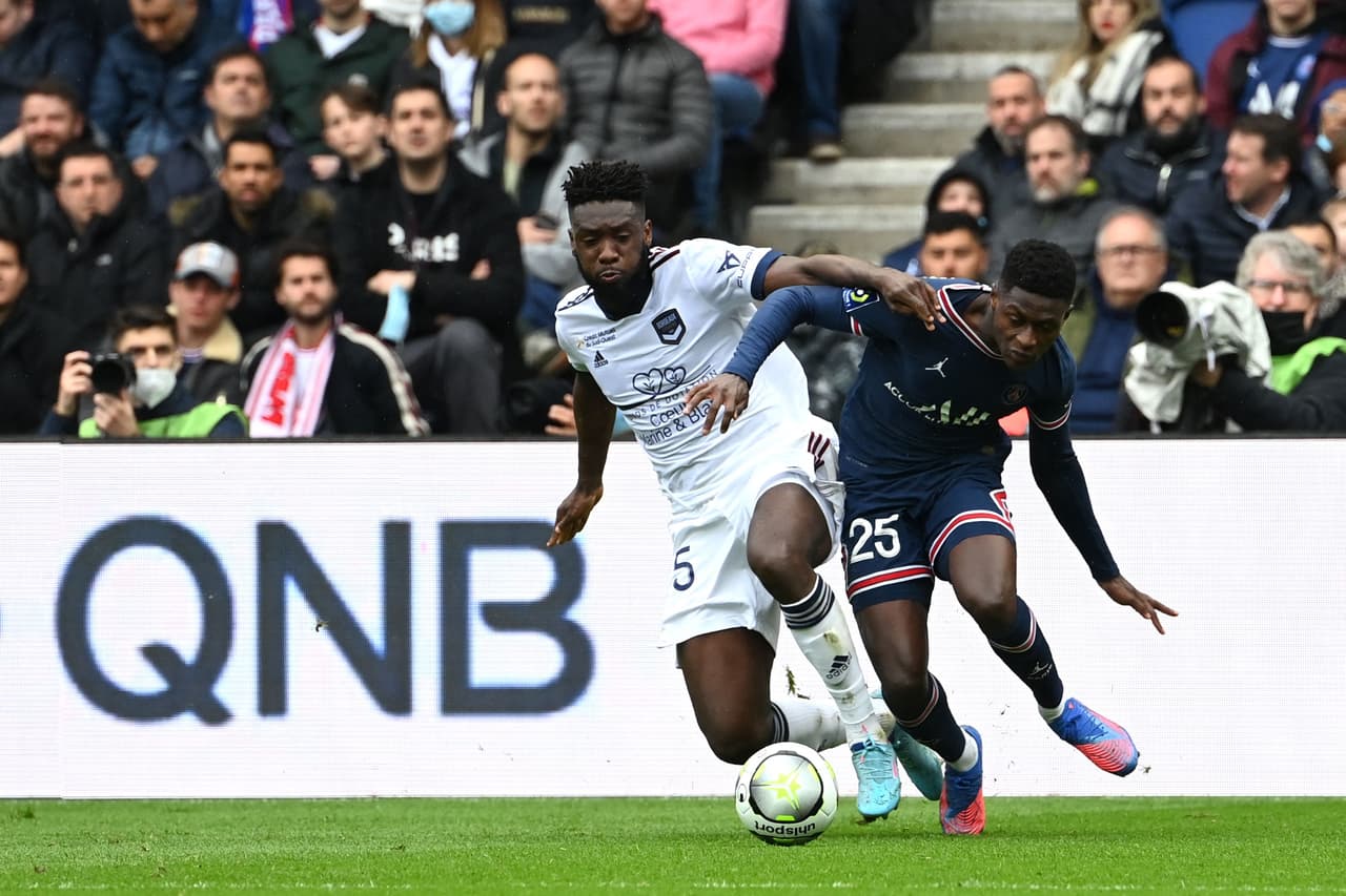 El PSG goleó al Bordeaux con los goles de Mbappé, Neymar y Leandro Paredes, pero ni esa victoria evitó los abucheos de sus seguidores, quienes castigaron especialmente al Ney y Lio.