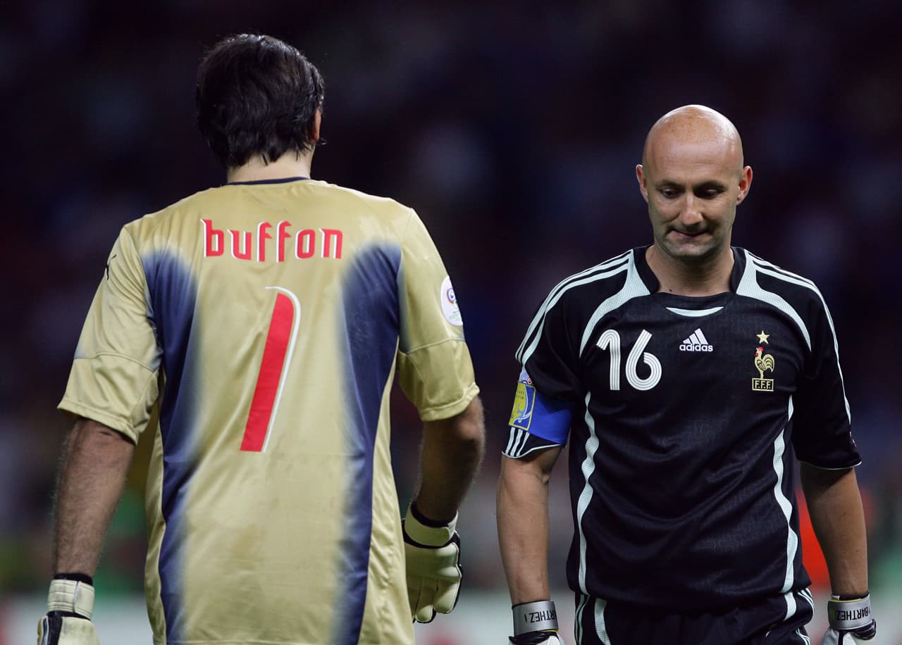 Todo fue en lanzamientos desde el punto penal, donde dos leyendas del arco europeo estuvieron cara a cara: Buffon y Fabien Barthez.