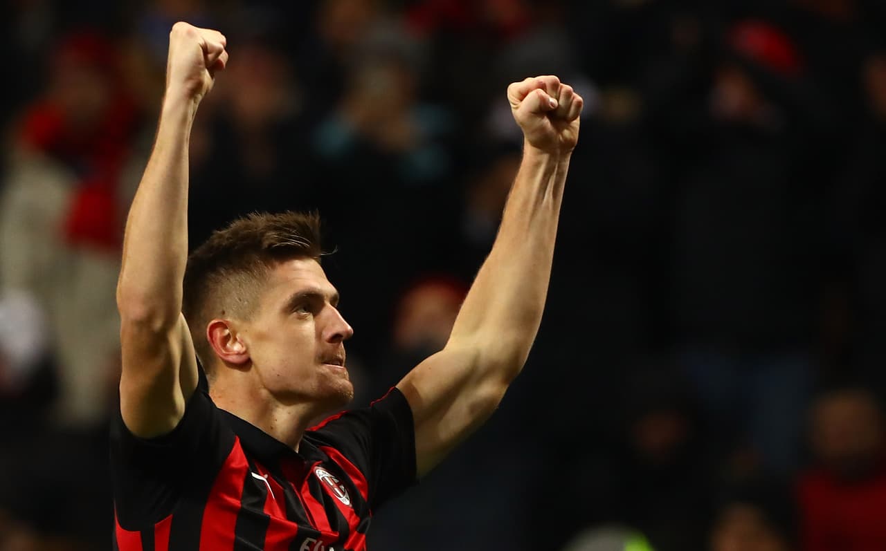 Y daba inicio a una historia que la afición del Milan espera sea solo de amores.