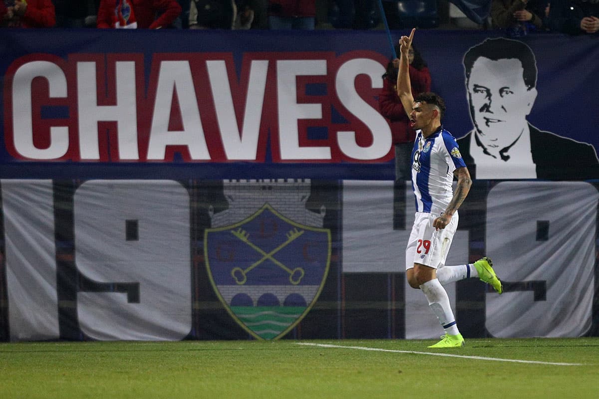 Otro autogol, de Nuno Coelho, le dio al minuto 87' el 4-1 definitivo al Porto, con Soares (derecha) como figura con tres goles.