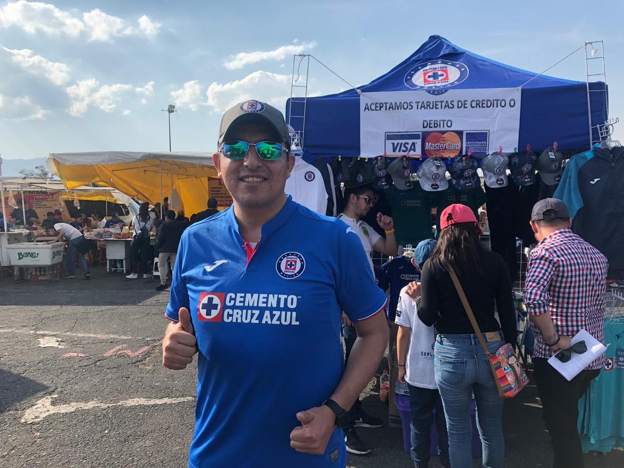 El estadio Azteca comienza a pintarse de azul para el juego entre la máquina y los tuzos.