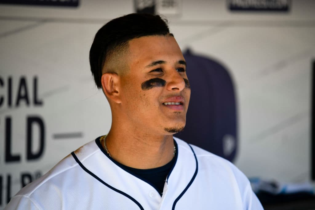 La pomposa contratación de los Padres, Manny Machado, se fue de 3-0 con dos ponches en su presentación con el equipo de San Diego, por el que firmó un pacto de 300 millones de dólares por 10 temporadas.