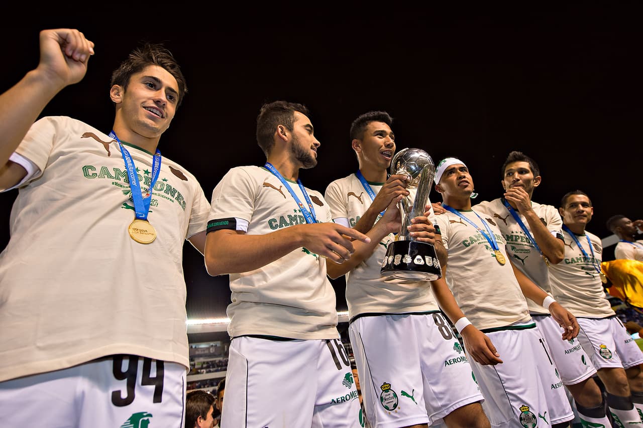 Aldrete fue campeón de Liga MX, Copa MX y de Campeón de Campeones con Santos, antes de su salida a Cruz Azul en 2016.