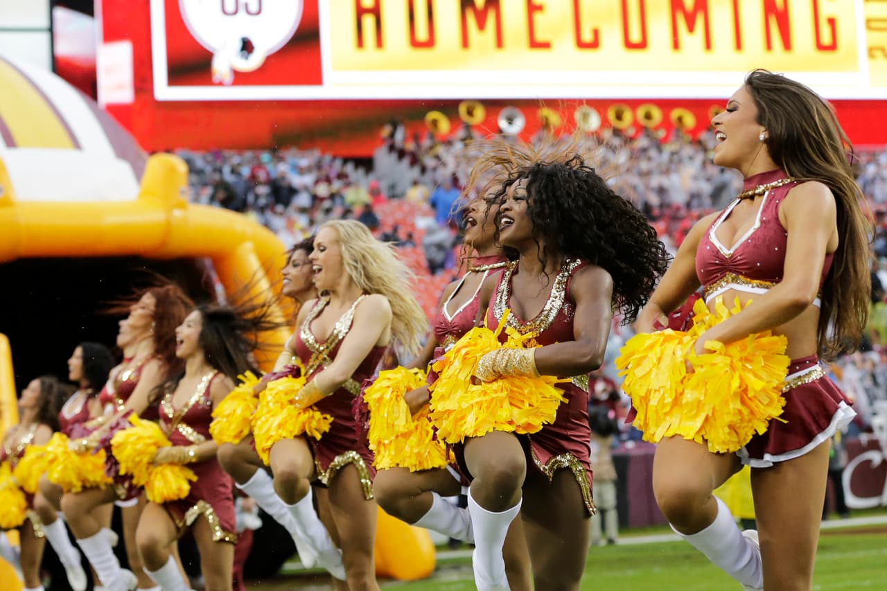 Las animadoras de los equipos de la NFL le dieron ese ingrediente extra al espectáculo y la fiesta del fútbol americano estadounidense, incluso, sin temer al clima en algunos casos.