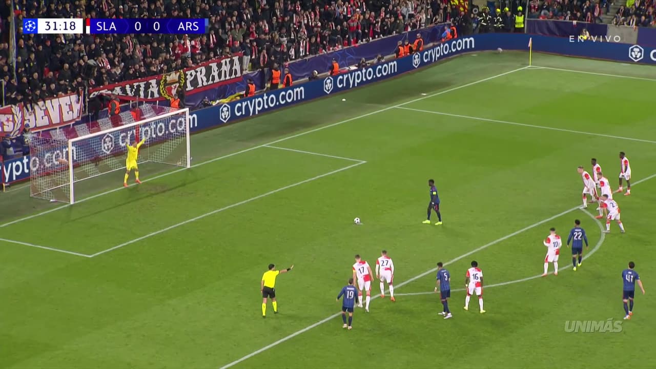 ¡Gol del Arsenal! Tras revisión en el VAR se marcó penal y Saka no falla desde los 11 pasos