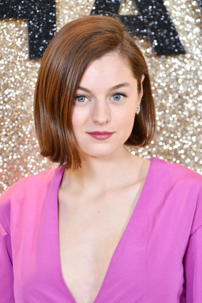 La actriz británica, que interpreta a la princesa Diana en la serie de Netflix, ‘The Crown’, se refirió a sí misma como "tu novia queer favorita" en una publicación de Instagram de abril donde compartió una foto de sí misma de un artículo en la revista Pop.