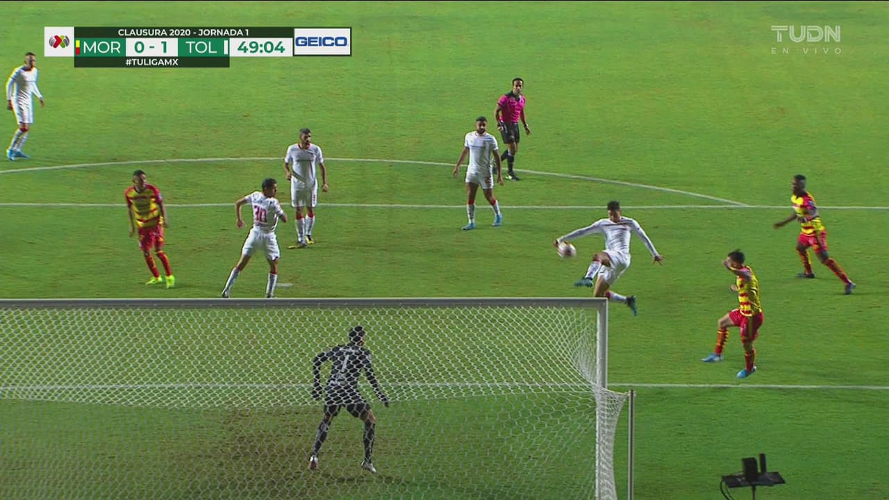¡Polémica en Morelia! El árbitro no marca un posible penal por una mano de Adrián Mora