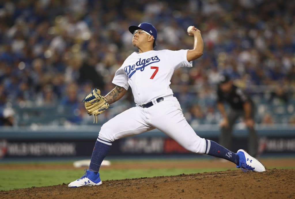 Ya en la entrada 17, con varios récords superados en el partido y más de siete horas de juego, el mexicano Julio Urías tomó el relevo para Los Angeles Dodgers dejando un cero más en el marcador.