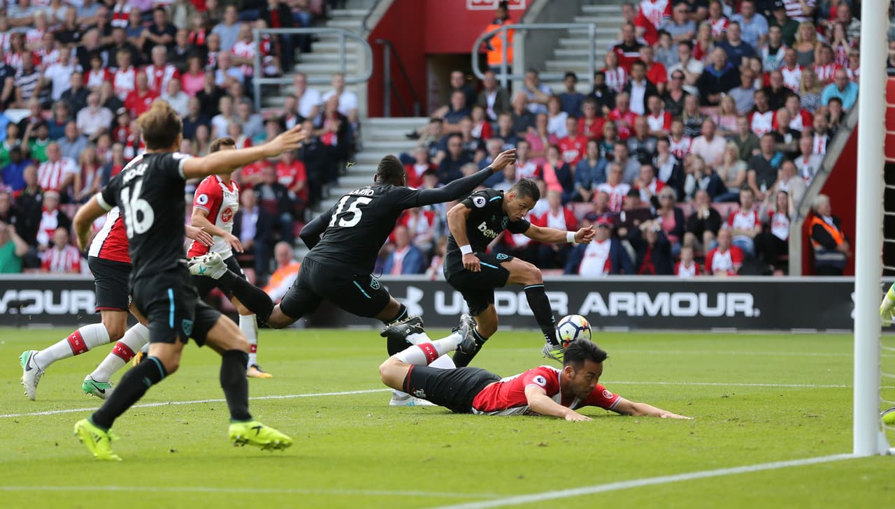 En Inglaterra, a los nueves de este estilo se les conoce como goal-poachers.