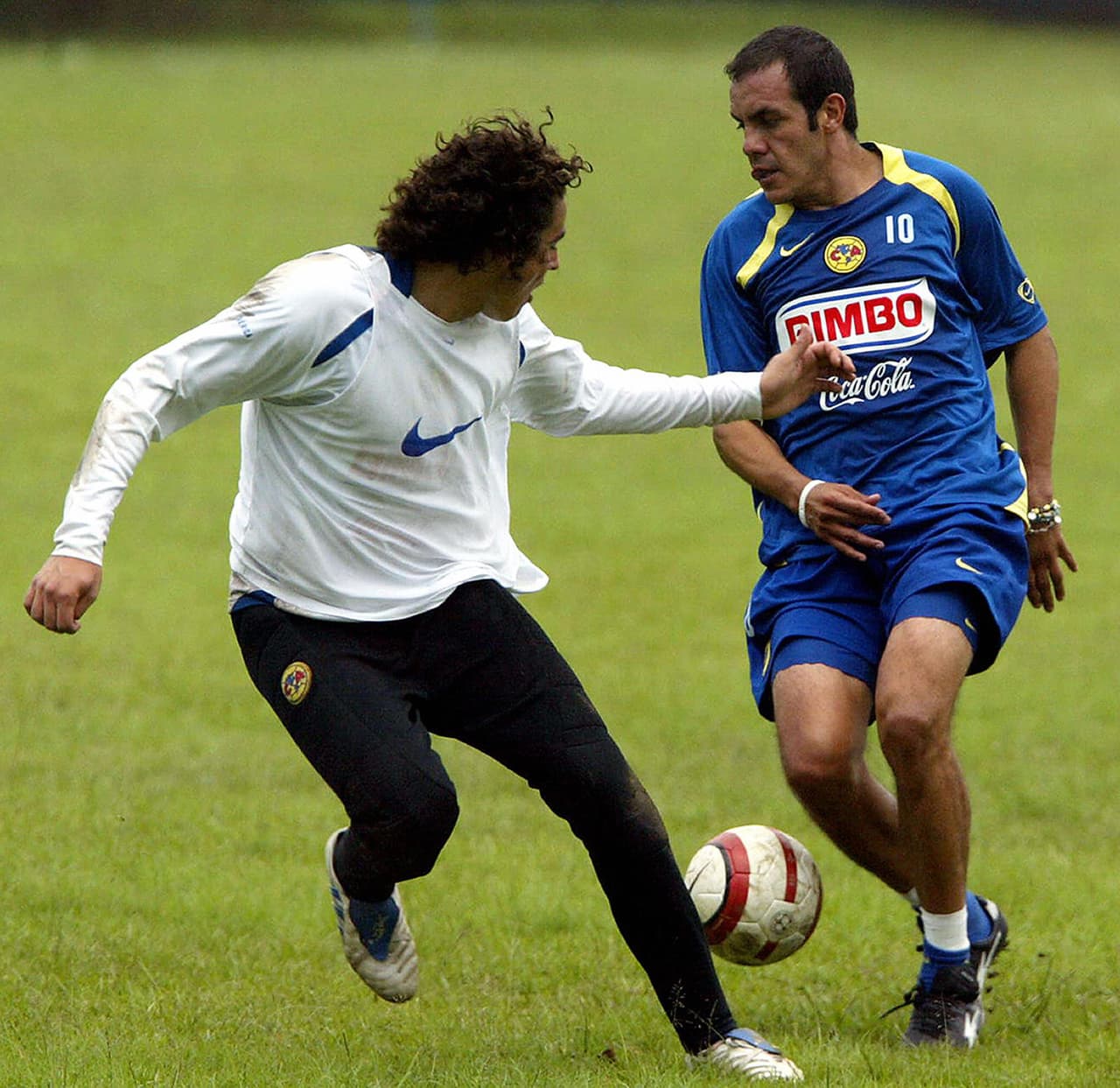 Con solamente 18 años, Francisco Guillermo Ochoa debutó en el poderoso Club América de México de la mano del holandés Leo Beenhakker en el 2004.
