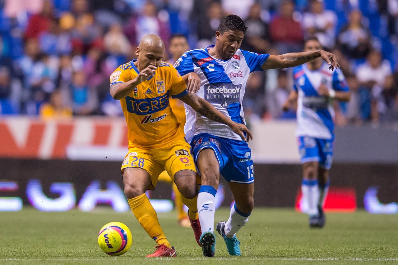 Tigres, entonces, buscó hacerse del esférico y lo consiguió, pero aún se nota un poco duro tras la larga campaña pasada y la poca pretemporada.