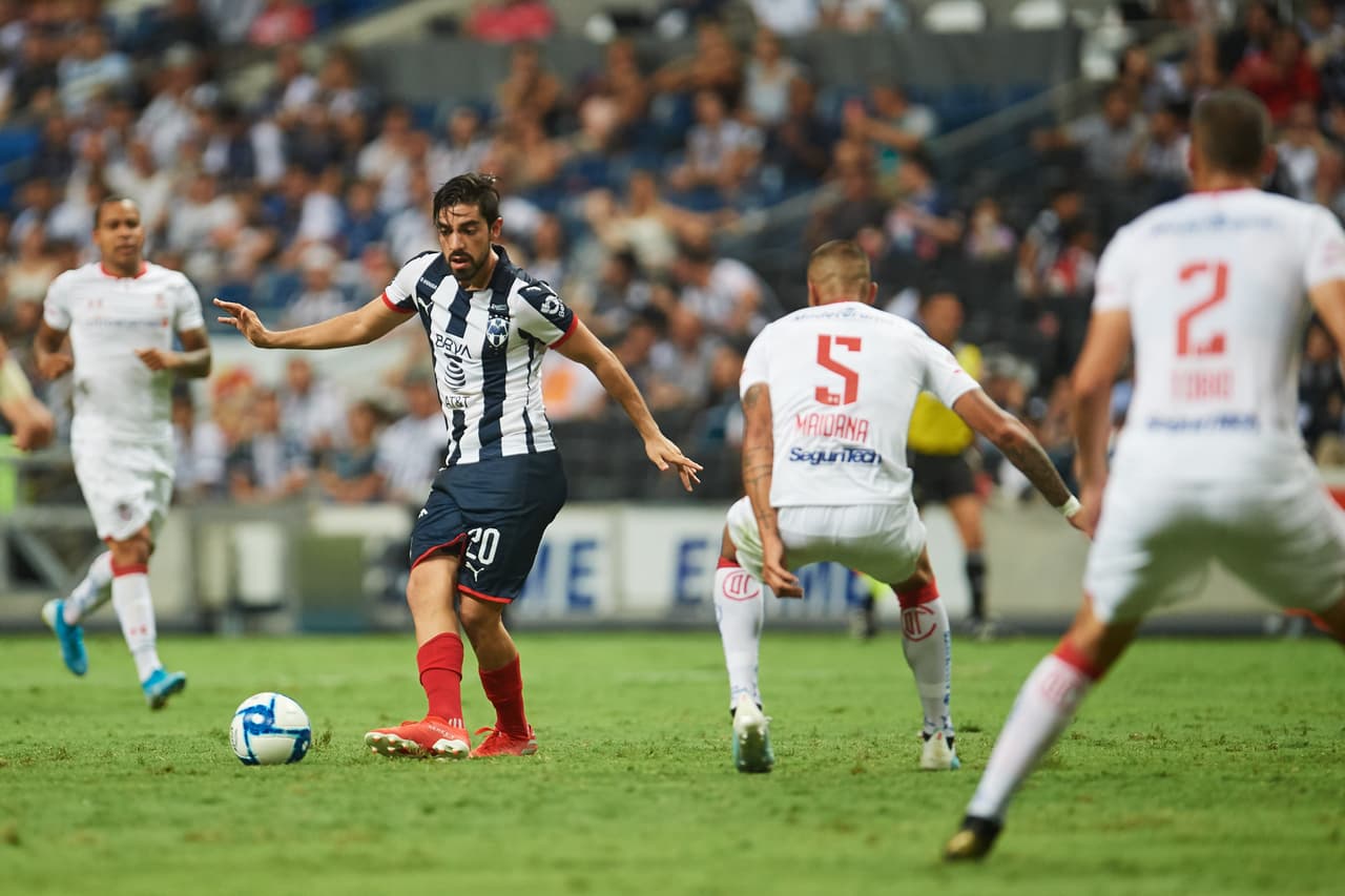 Rodolfo Pizarro fue de los mejores jugadores para los locales.