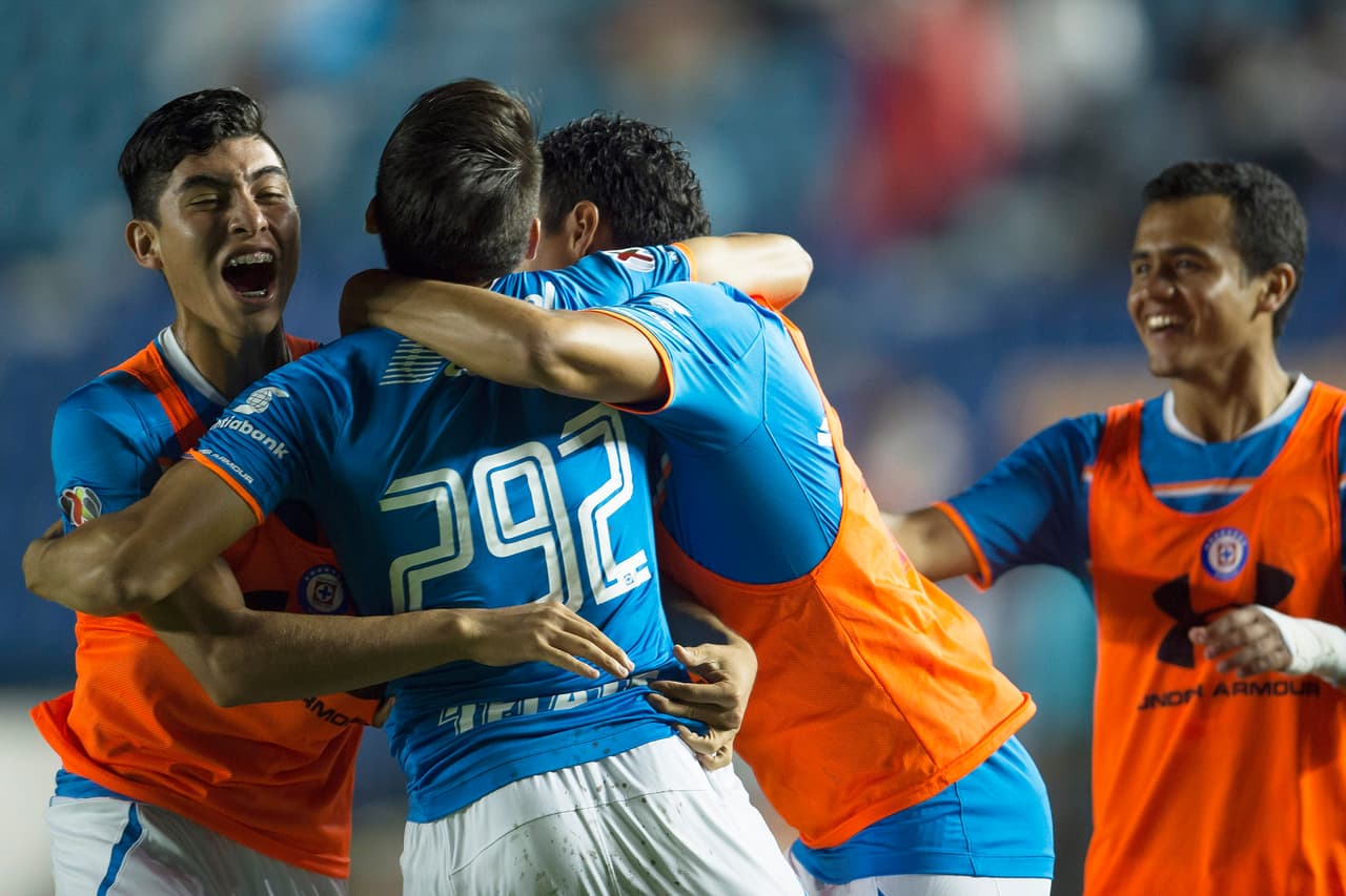 Si bien los de La Noria invirtieron en 11 refuerzos, que no todos han funcionado como se esperaba entre lesiones y malos desempeños, han llegado bueno resultados en la Copa MX en la que el paso del equipo es de los mejores del torneo. Es momento de voltear a ver a los jóvenes que están poniendo el nombre de Cruz Azul en alto.