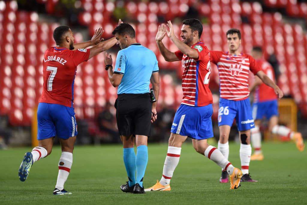 El Real Madid muestra su poderío y con los goles de Luka Modric, Rodrygo, Ávaro Odriozola y Karim Benzema, el Real Madrid golea 1-4 al Granada y aprietan al Atlético de Madrid en la pelea por el título de La Liga.
