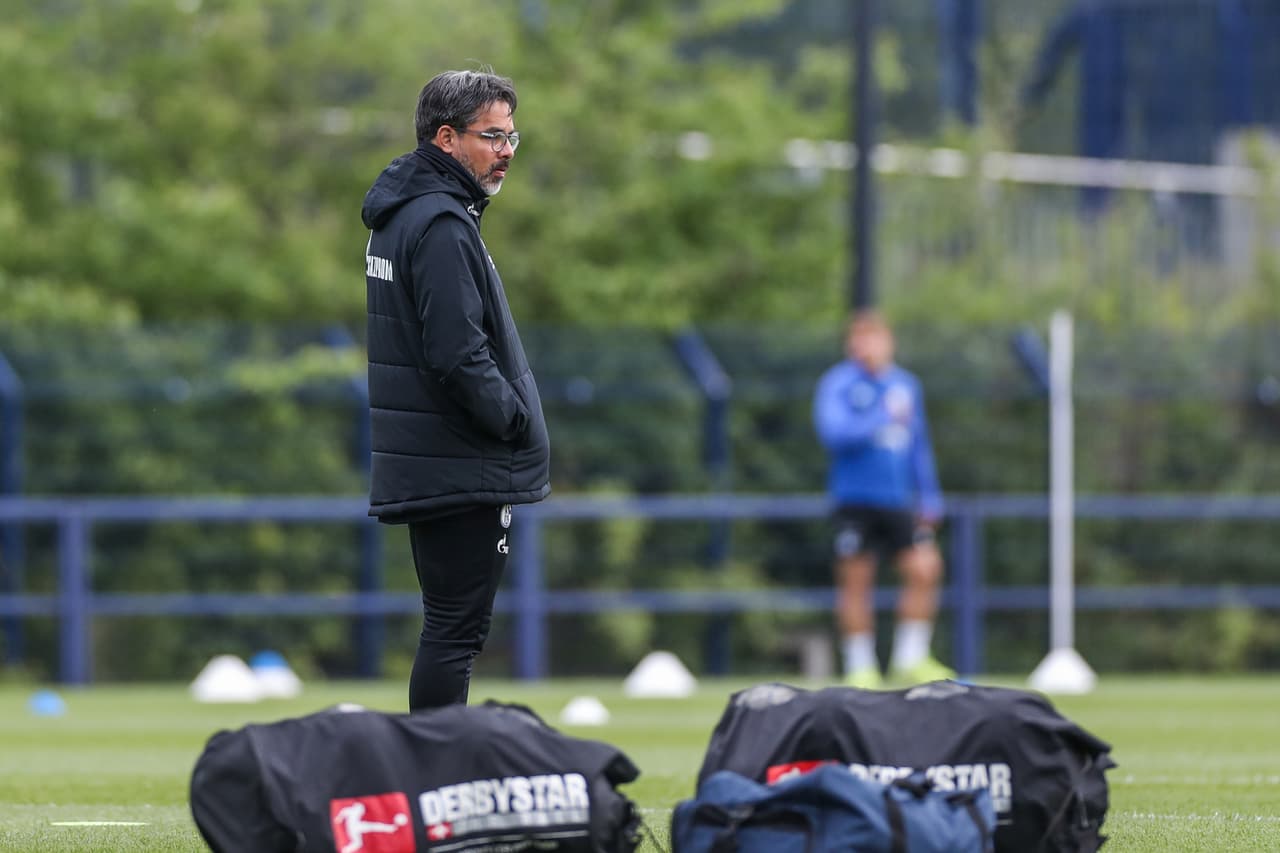 Por si fuera poco, el Schalke 04 había obtenido una racha negativa de cinco triunfos consecutivos sin sumar tres unidades en la Bundesliga, algo que le podría venir bien al equipo en su regreso, acabar con la mala racha y solo serviría un triunfo ante Dortmund.