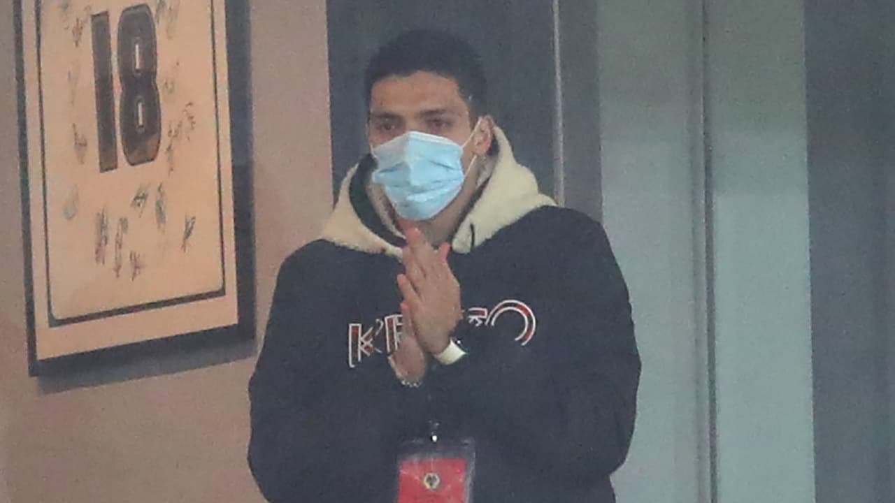 Raúl Jiménez tiene gran detalle con uno de sus seguidores