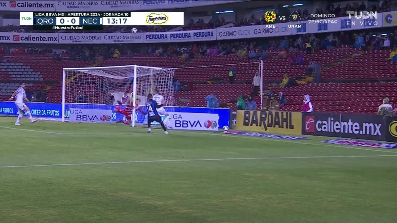 ¡Se salva Necaxa! ¡Travesaño de Robles Vargas!