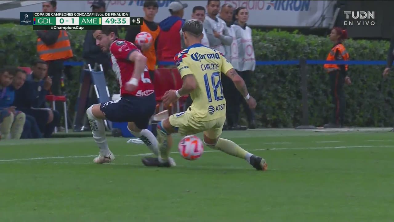 ¡Sacó el 'jogo bonito'! Taconazo y túnel de Mozo a Calderón