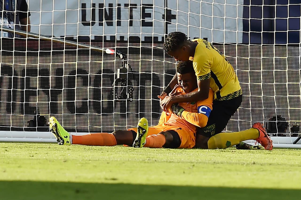 Andre Blake ha sido la figura de Jamaica en el torneo y al minuto 19 salvó su portería con 2 atajadas extraordinarias. Lamentablemente se lesionó y tuvo que salir de cambio producto de dicha acción.