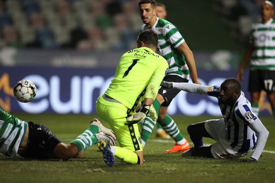 Con doblete de Jovane Cabral, el Sporting de Lisboa avanza a la final de la Copa de la Liga de Portugal, tras derrotar al Porto 2-1. Los goles por parte de los verdiblancos cayeron en los últimos 10 minutos del partido.