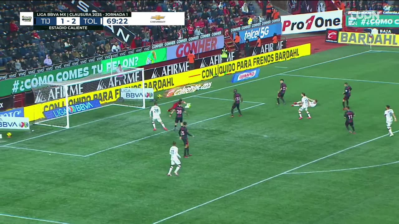 ¡TIRO ATAJADO! disparo por Marcel Ruíz.