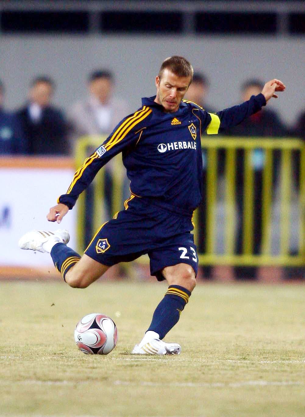En un partido en China durante la pretemporada de 2008, en lo que sería su primera campaña completa con LA Galaxy.