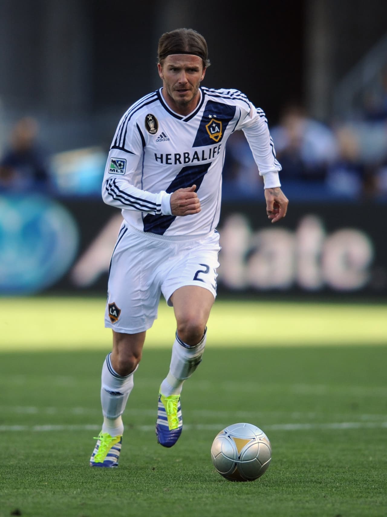 A comienzo de 2012 volvió a aparecer el pelo más largo.