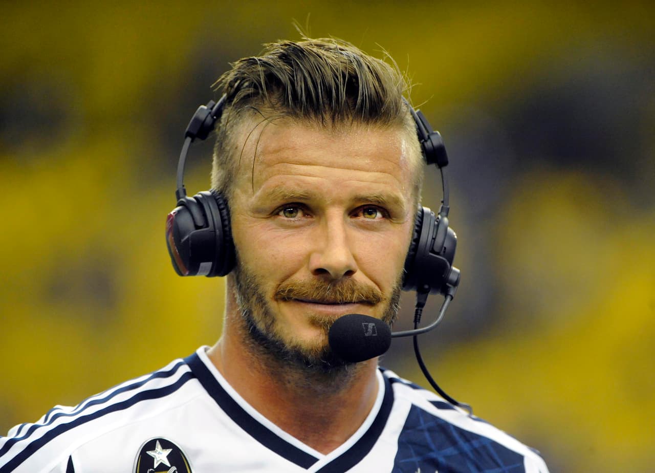 Rasurado en los costados y peinado hacia atrás, nuevamente el inglés generaría una tendencia entre los futbolistas.