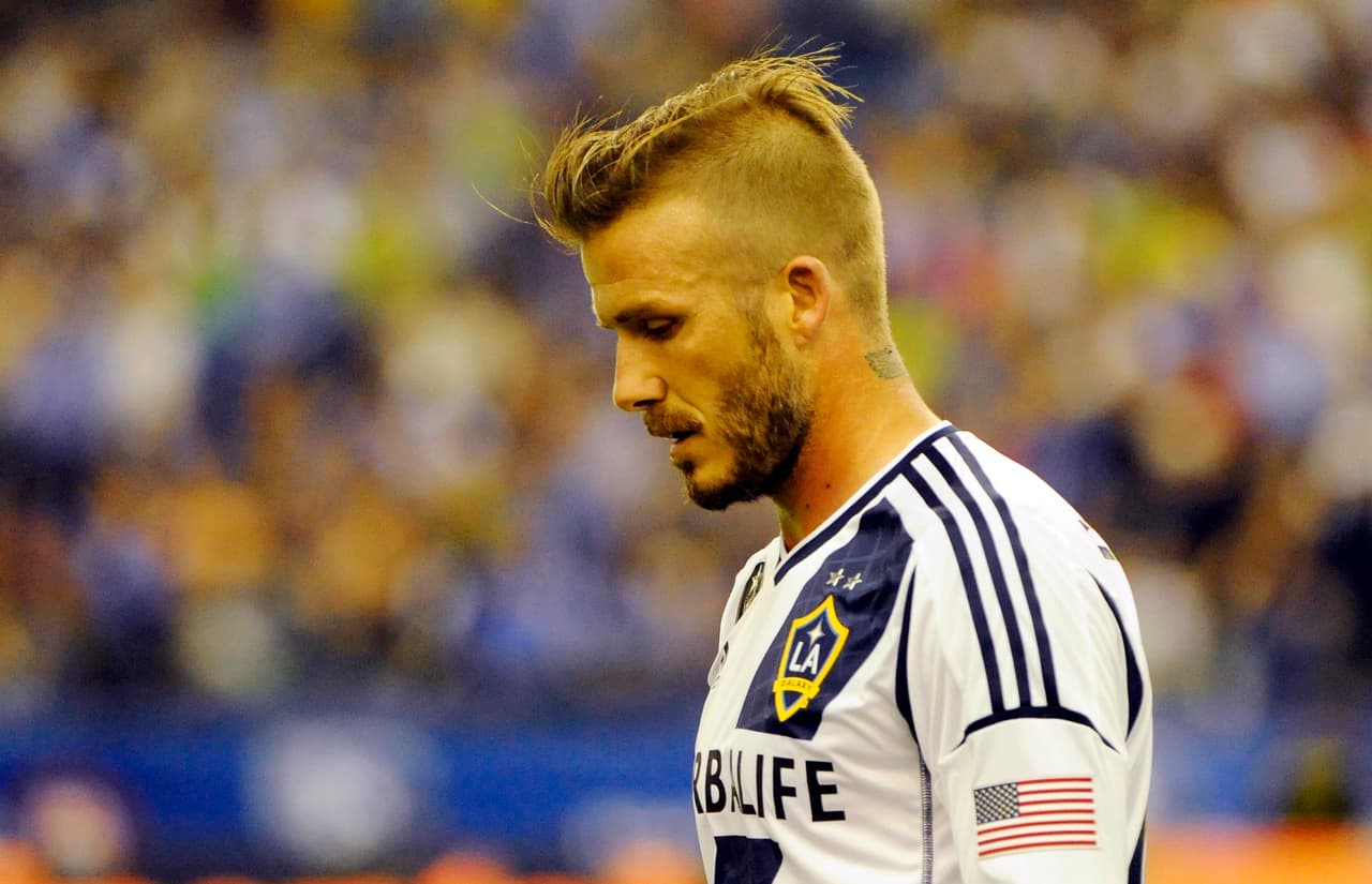 La vista lateral del último peinado de Beckham como futbolista del LA Galaxy.