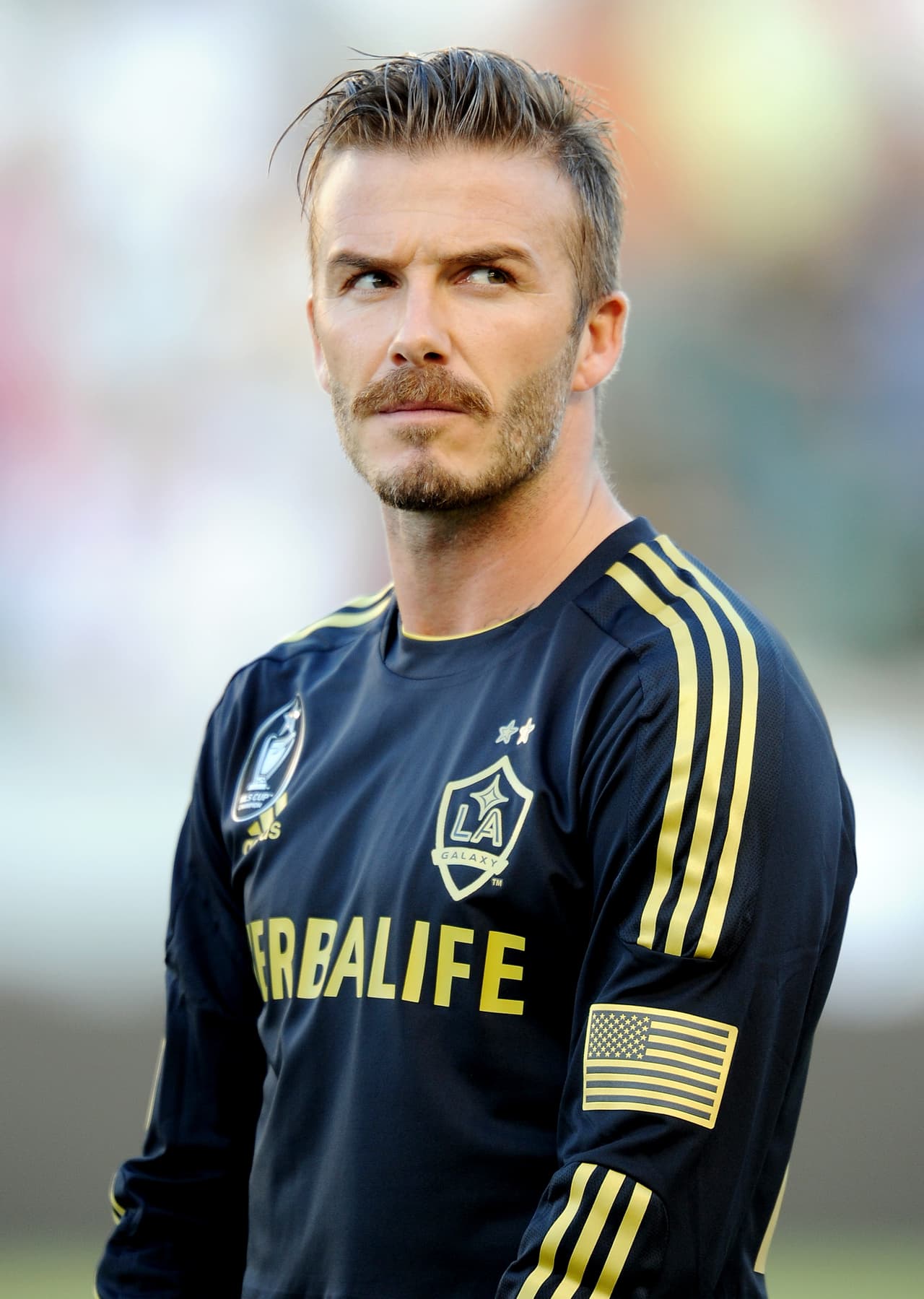 En julio de 2012, un bigote tupido y un poco de barba reforzaba el estilo.