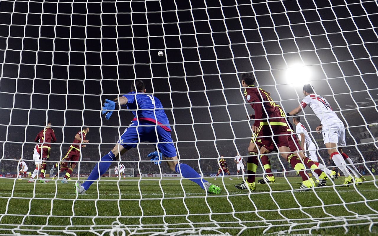 Así entró el gol de Preú.