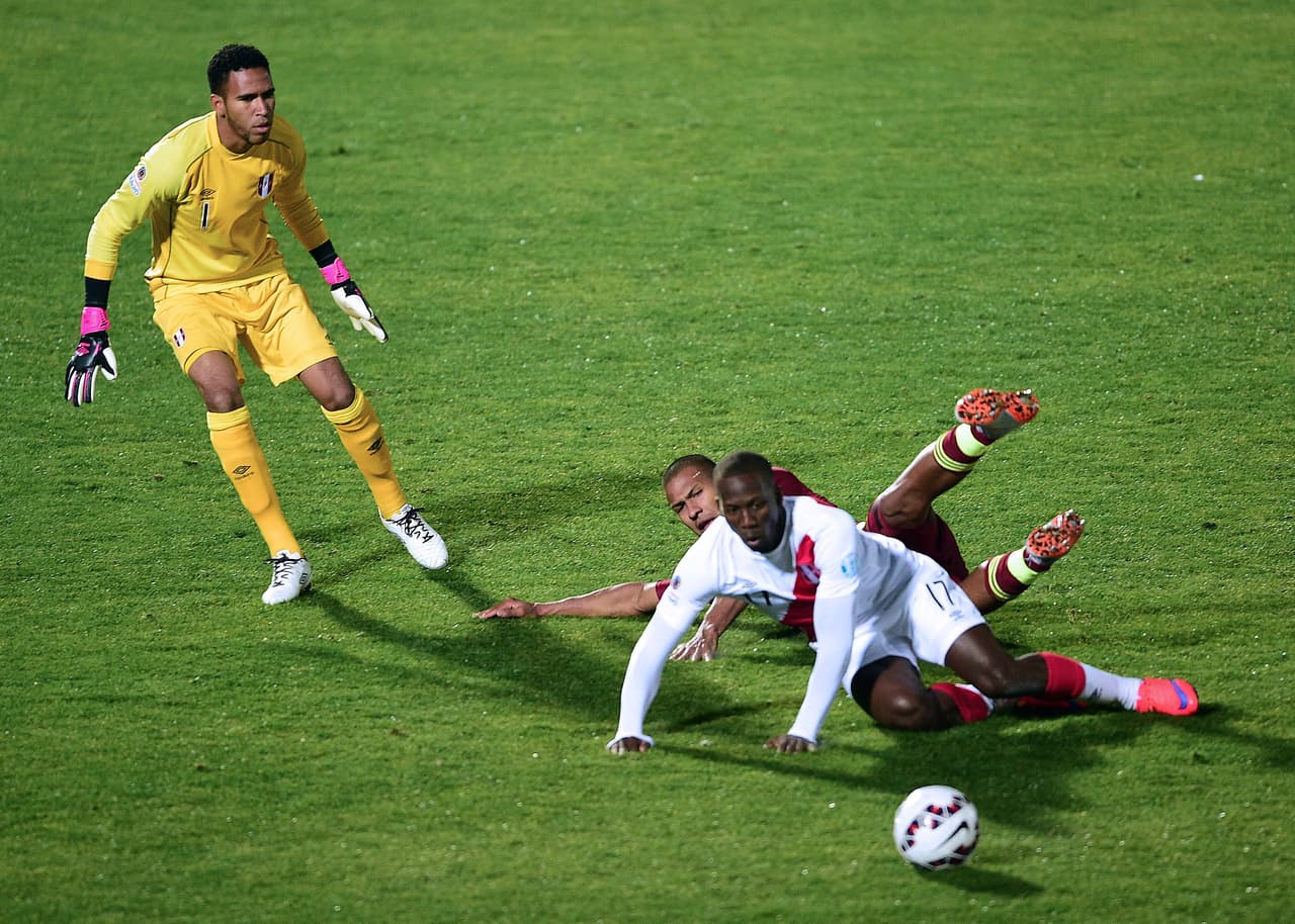 Perú consiguió un triunfo valioso ante Venezuela por uno a cero que que equilibra el Grupo C de la Copa América dejando a todos los equipos con tres unidades.